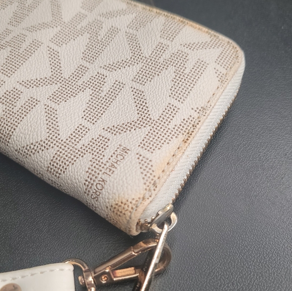 Michael Kors Tan and Beige Wristlet Long Wallet - Picture 3 of 13